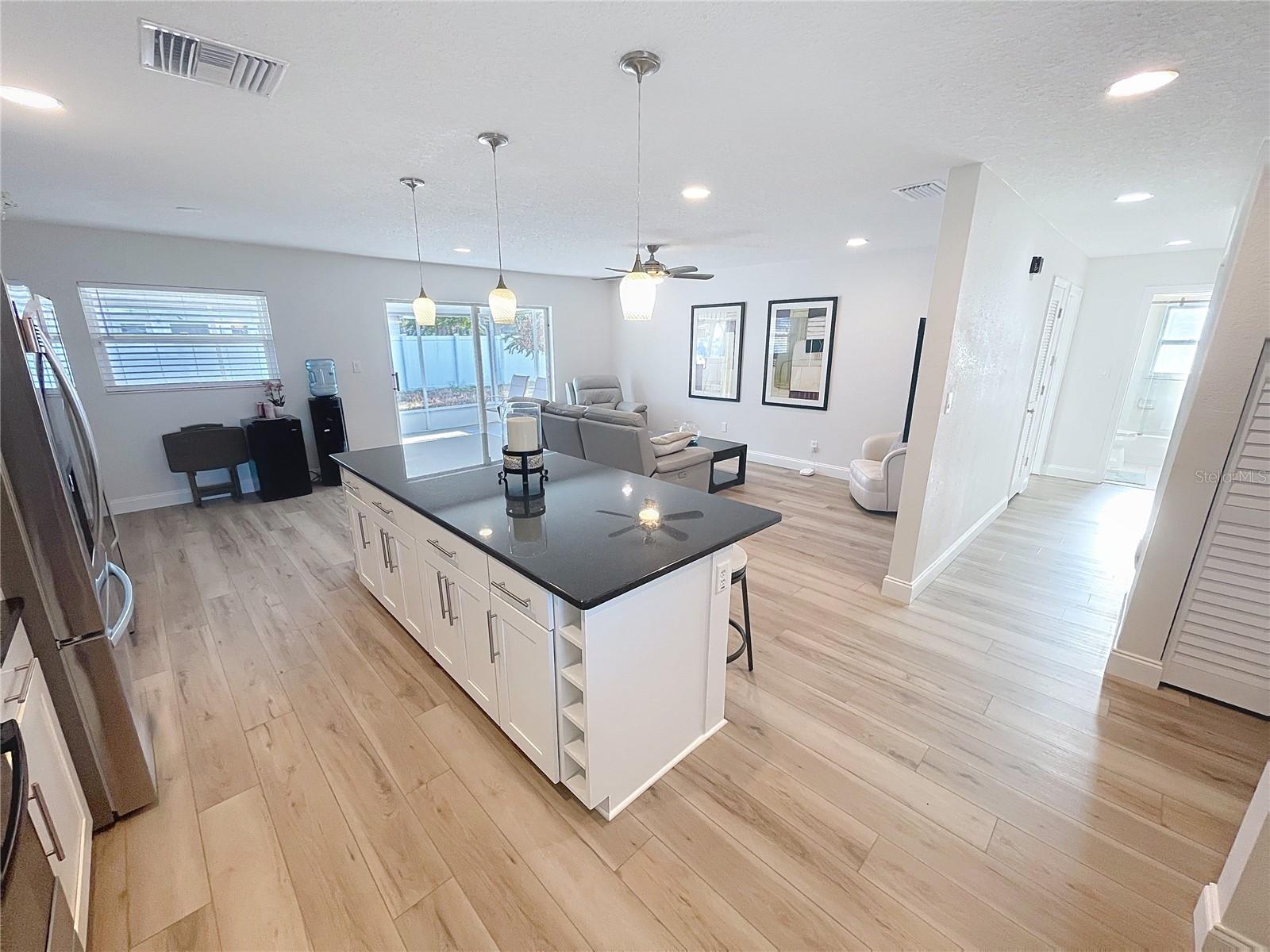 Image 4 of 16 For 4715 Chapin Avenue