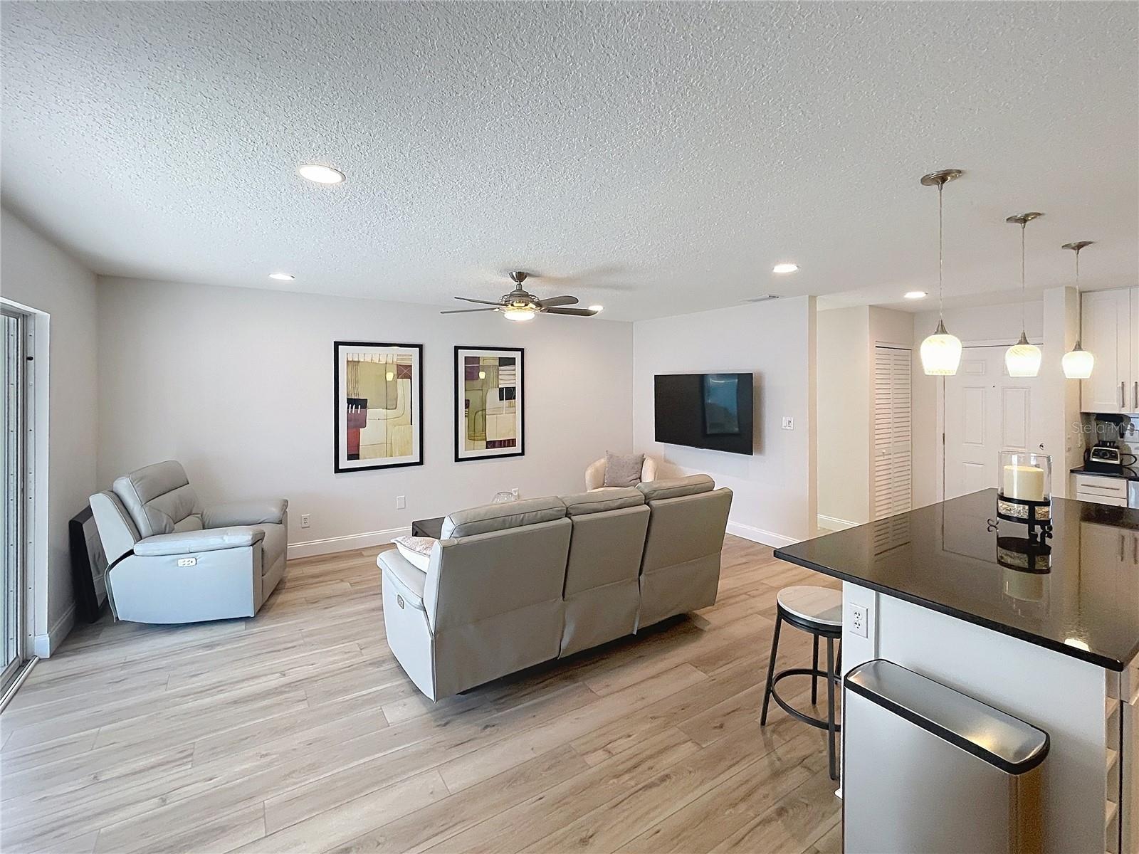 Image 5 of 16 For 4715 Chapin Avenue