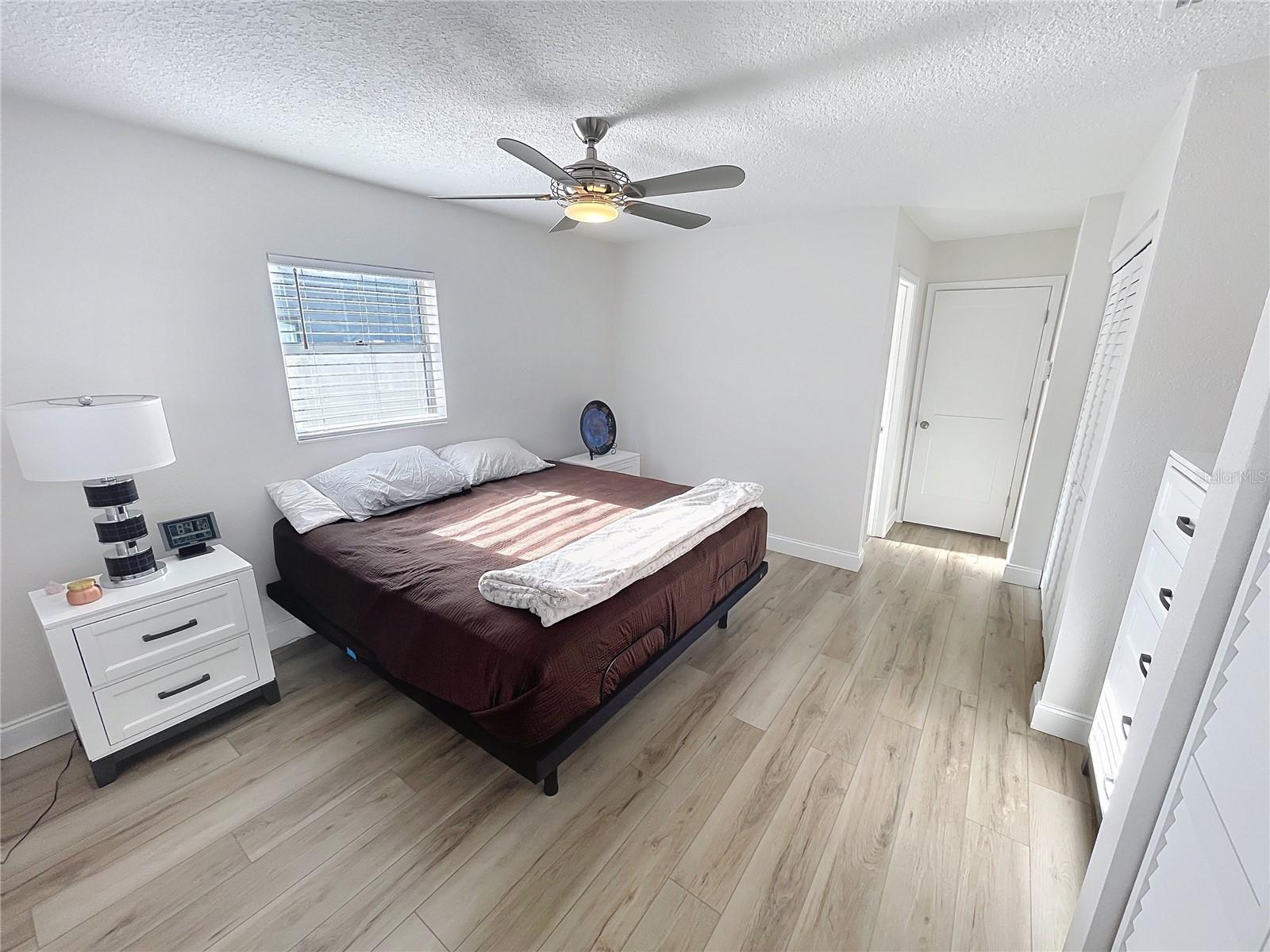 Image 7 of 16 For 4715 Chapin Avenue