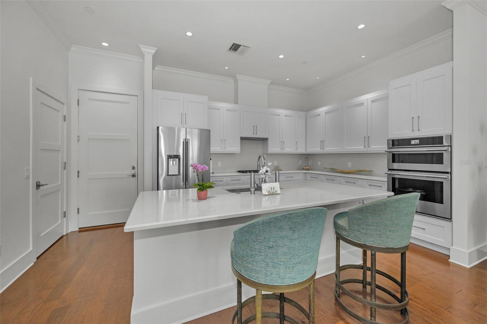 Listing photo id 11 for 15 Palm Terrace
