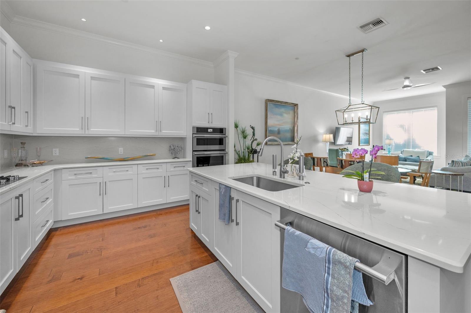 Listing photo id 14 for 15 Palm Terrace