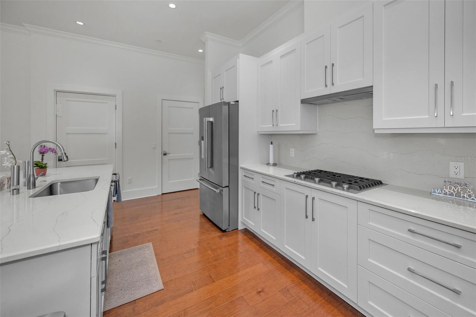 Listing photo id 15 for 15 Palm Terrace