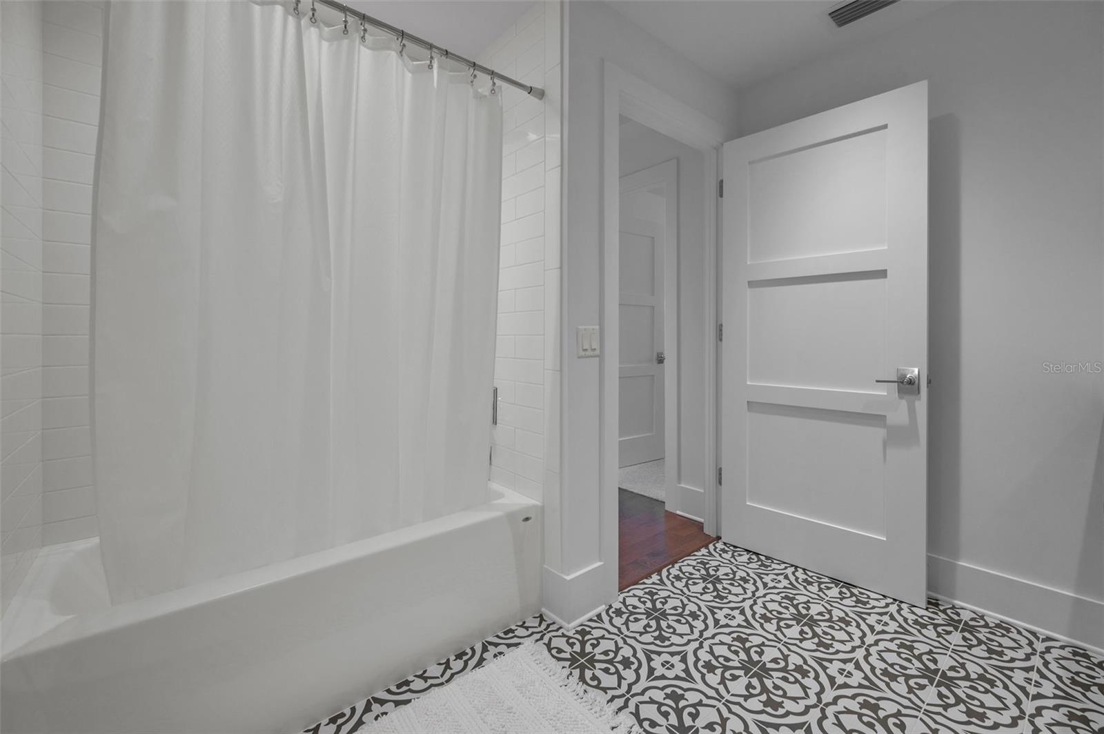 Listing photo id 33 for 15 Palm Terrace