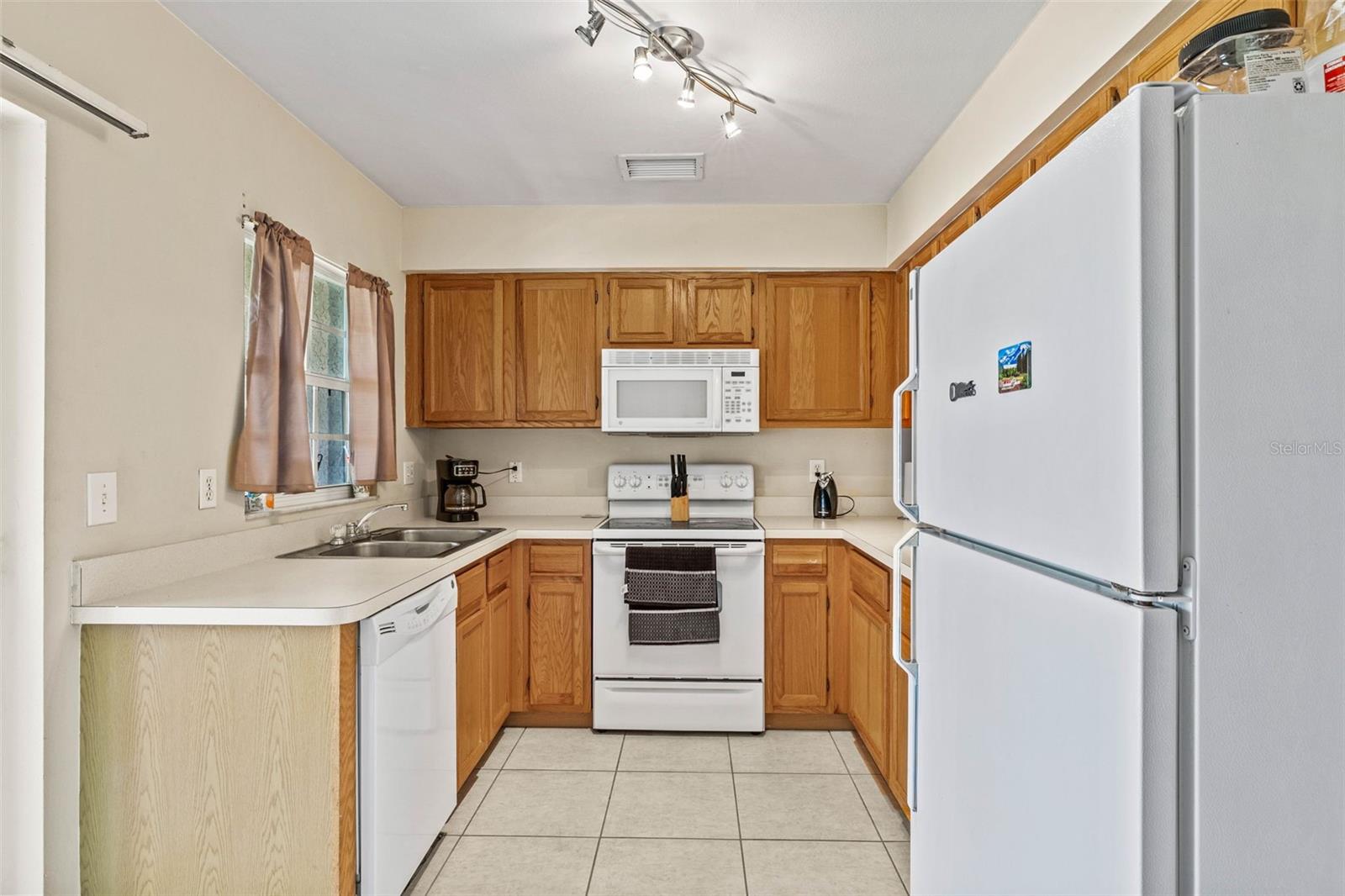 Image 11 of 30 For 732 Kensington Lake Circle