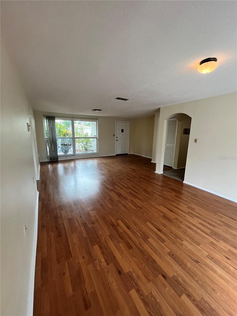 Image 5 of 21 For 7403 Populus Drive