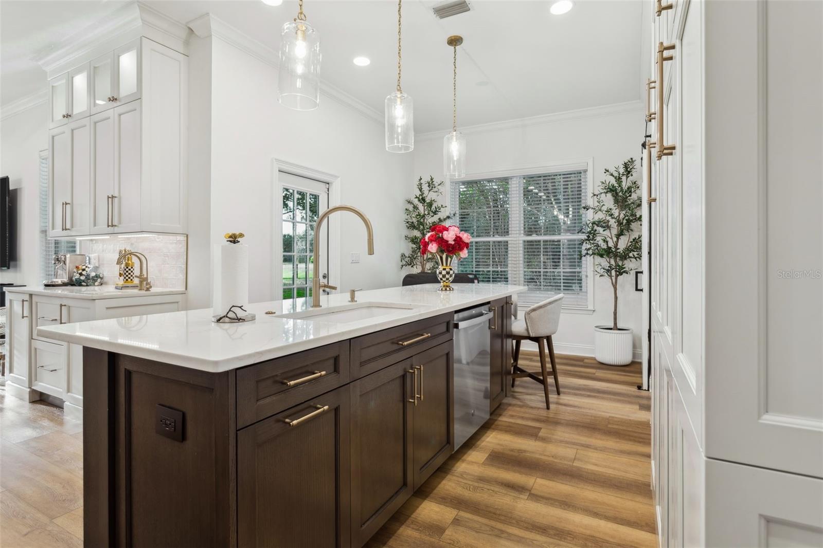 Image 10 of 55 For 15704 Mifflin Court