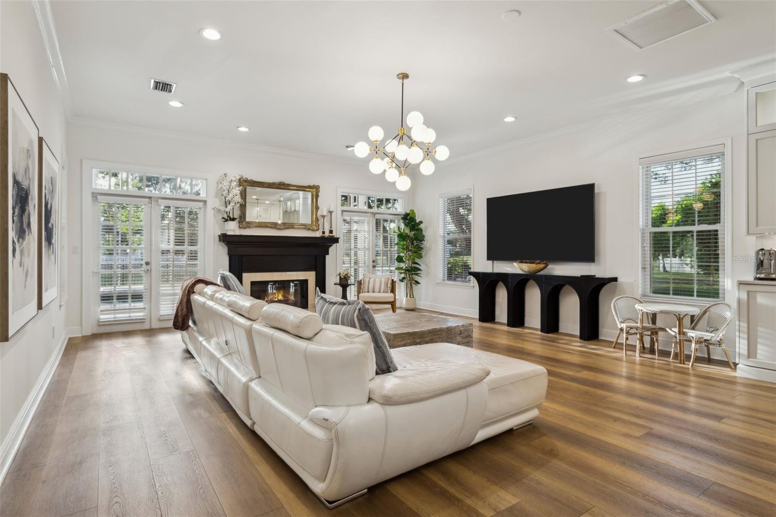 Image 15 of 55 For 15704 Mifflin Court