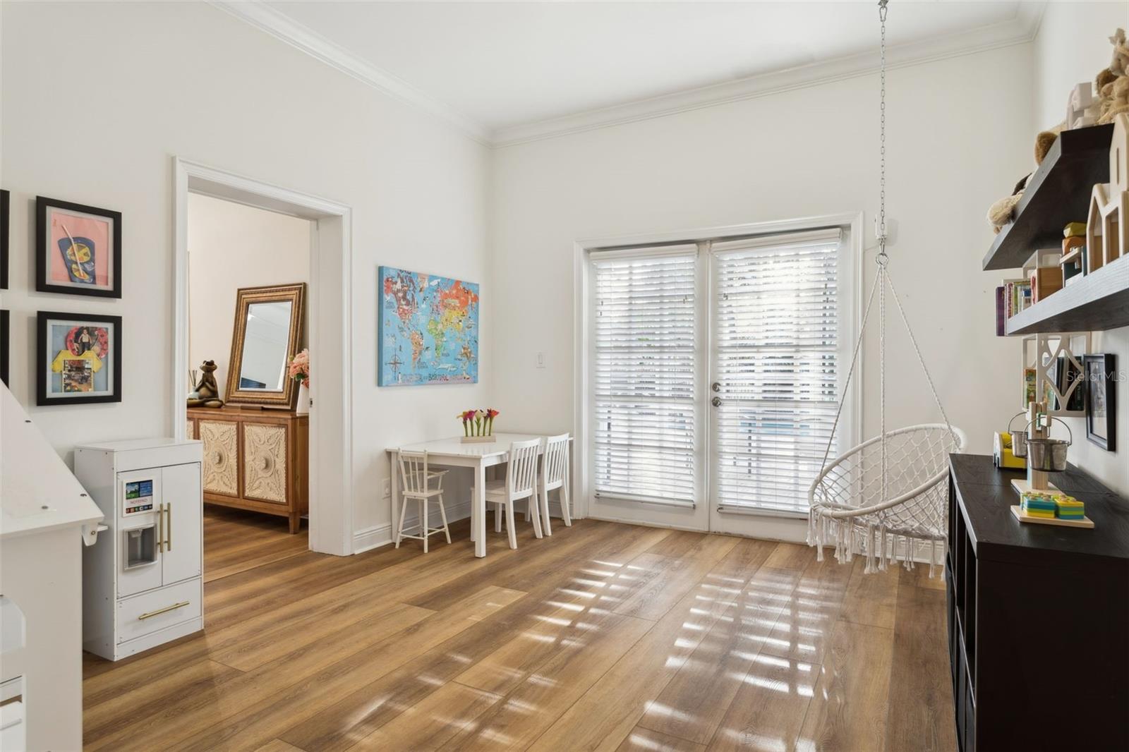 Image 17 of 55 For 15704 Mifflin Court