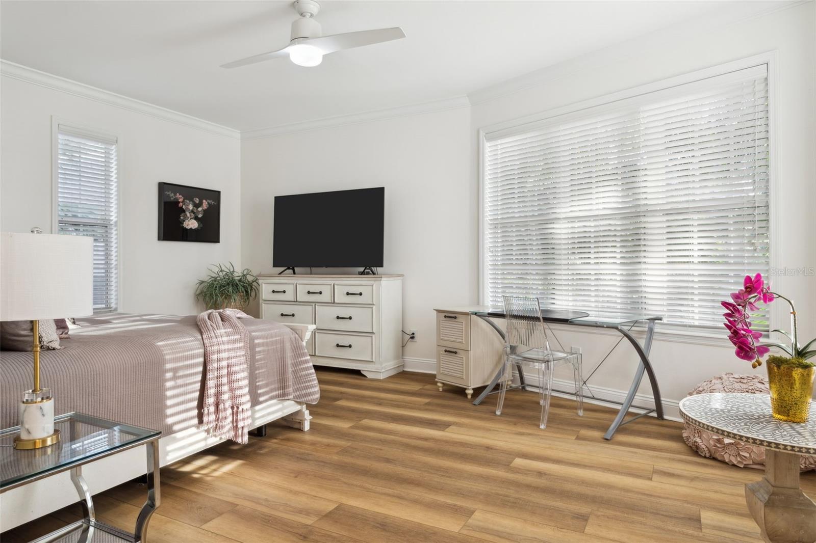 Image 18 of 55 For 15704 Mifflin Court