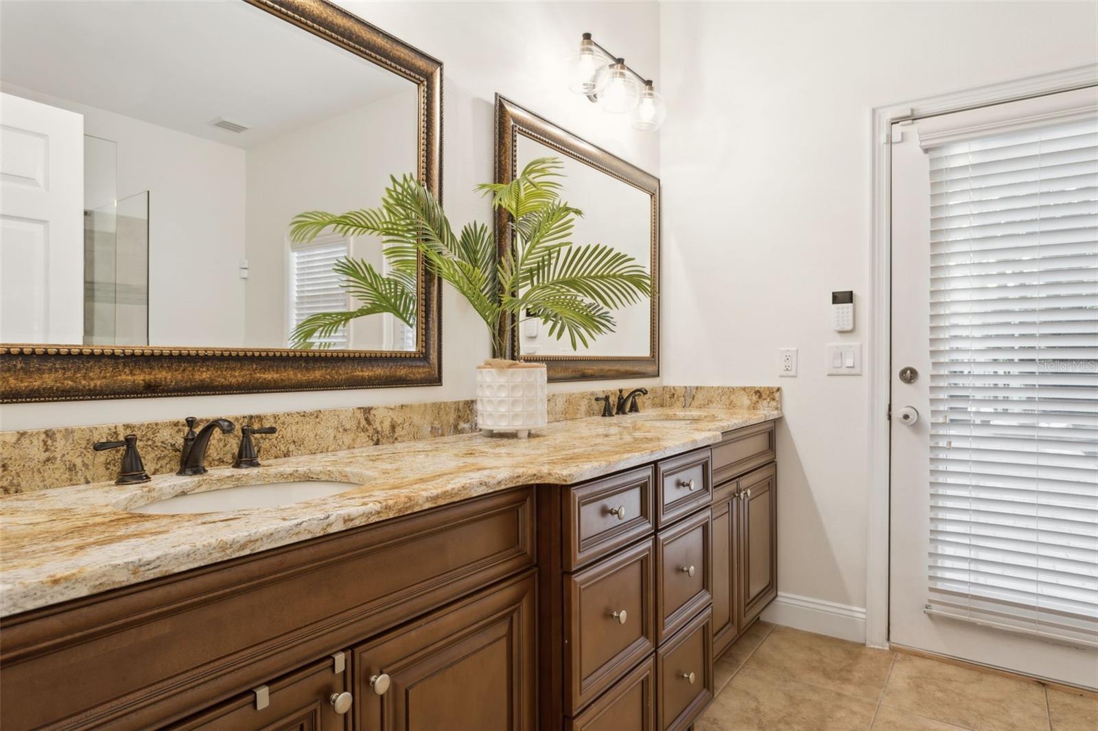 Image 19 of 55 For 15704 Mifflin Court