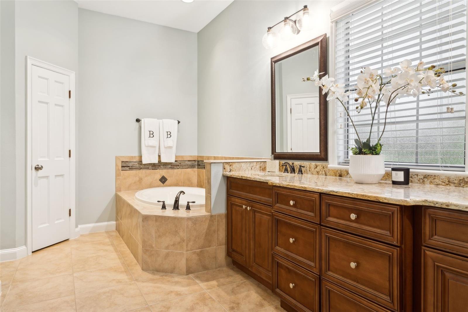 Image 24 of 55 For 15704 Mifflin Court