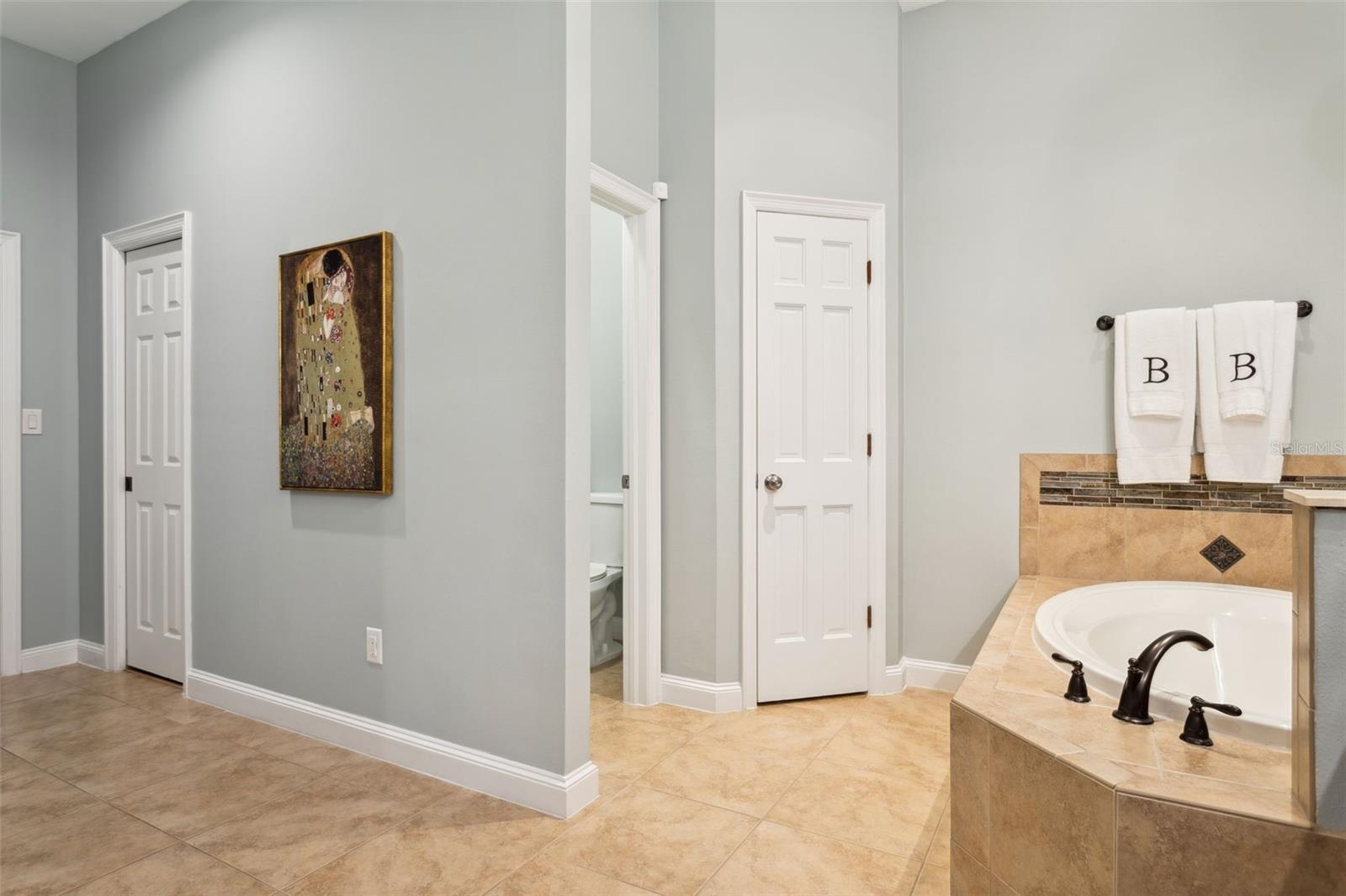Image 27 of 55 For 15704 Mifflin Court
