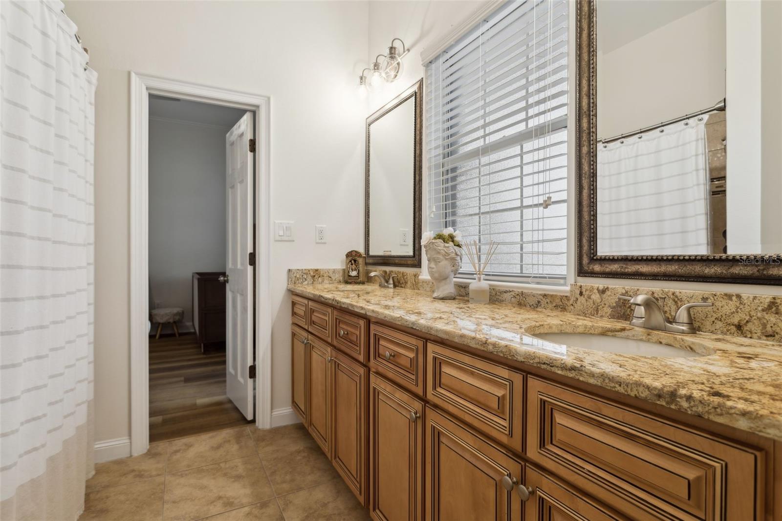 Image 31 of 55 For 15704 Mifflin Court