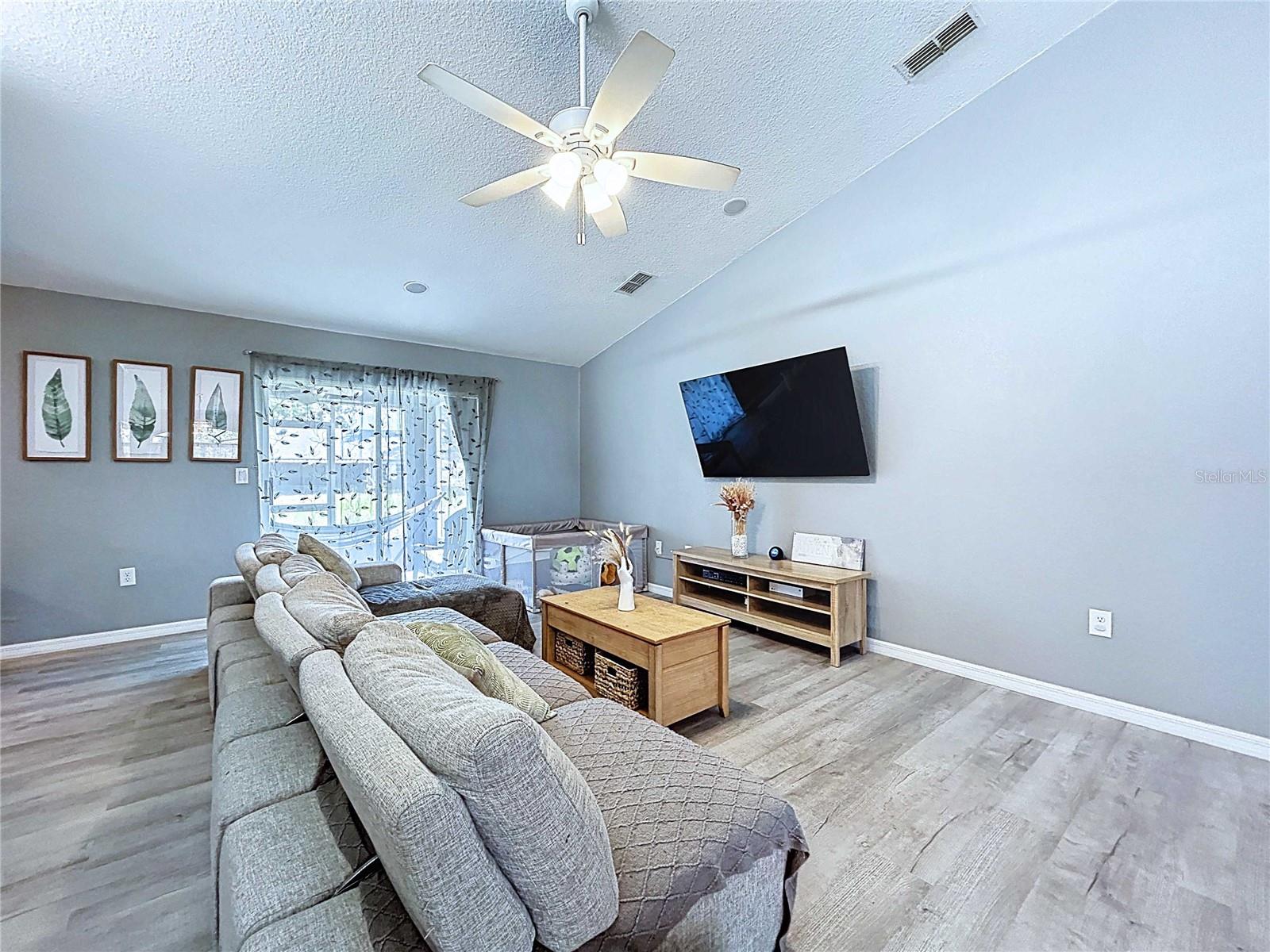 Image 11 of 69 For 21626 Rosewood Court