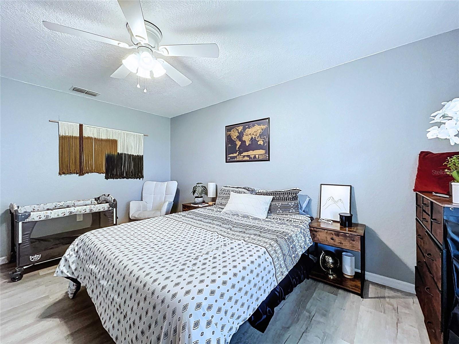 Image 27 of 69 For 21626 Rosewood Court