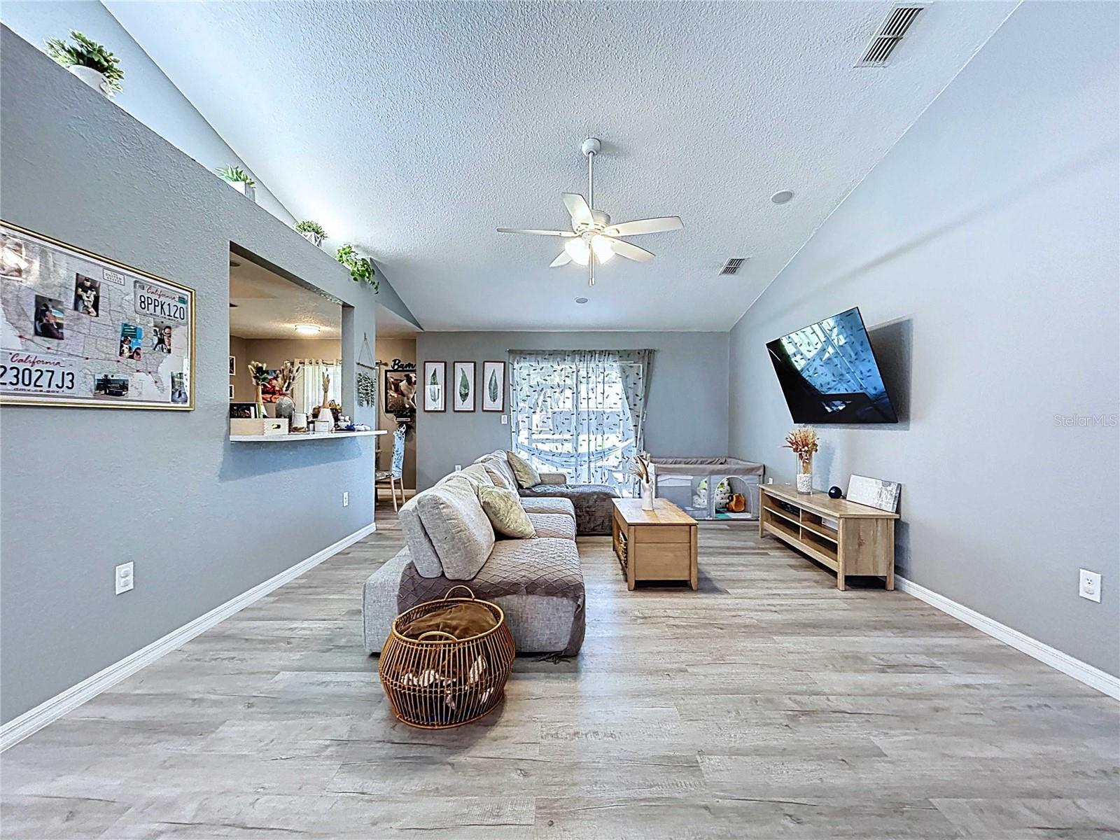 Image 7 of 69 For 21626 Rosewood Court