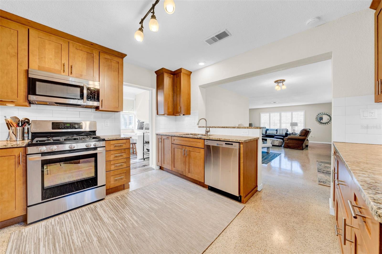 Image 10 of 40 For 216 21st Avenue Ne