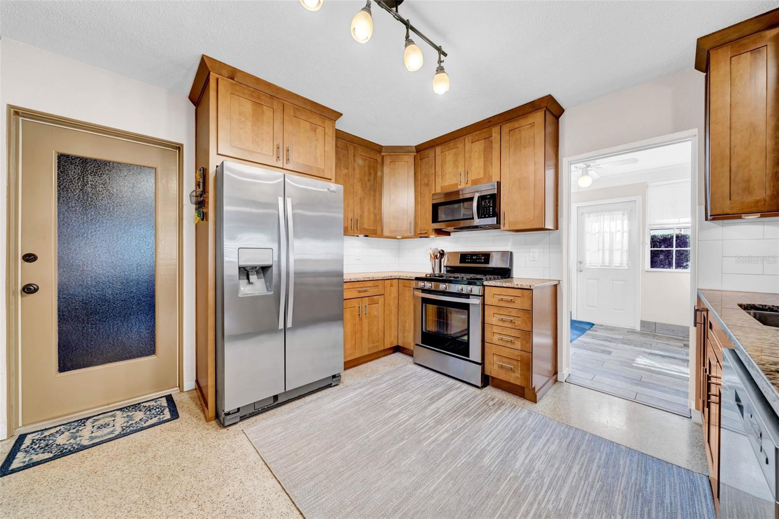 Image 12 of 40 For 216 21st Avenue Ne