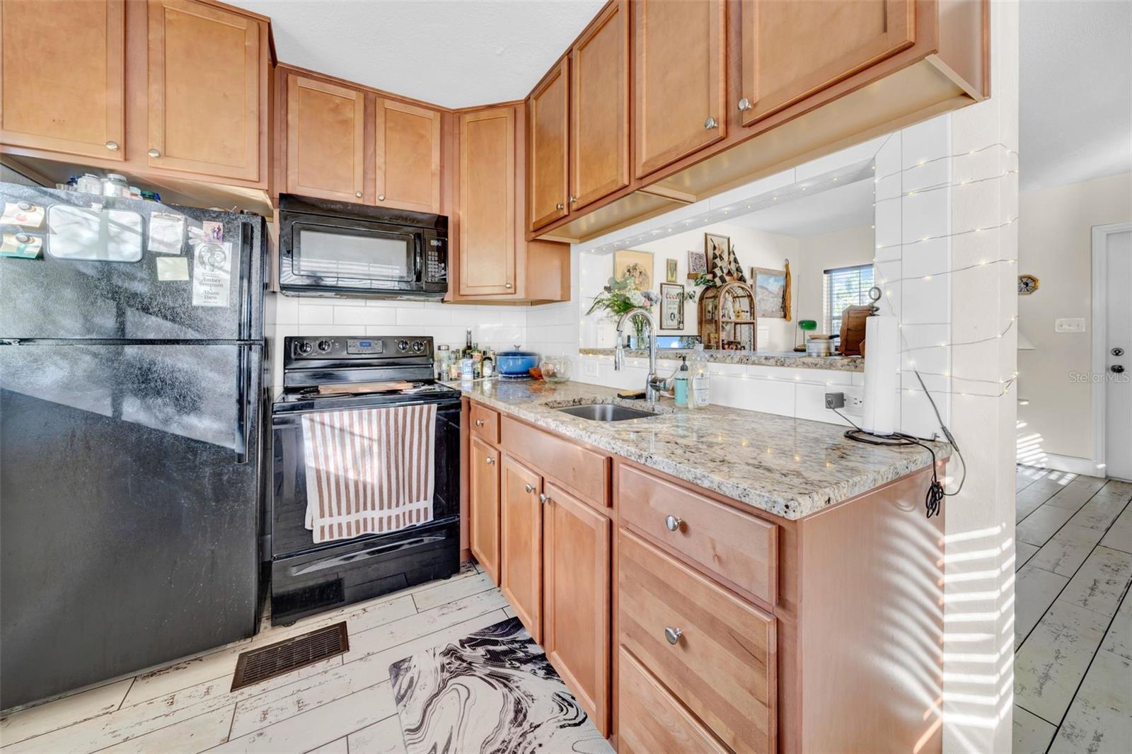 Image 33 of 40 For 216 21st Avenue Ne