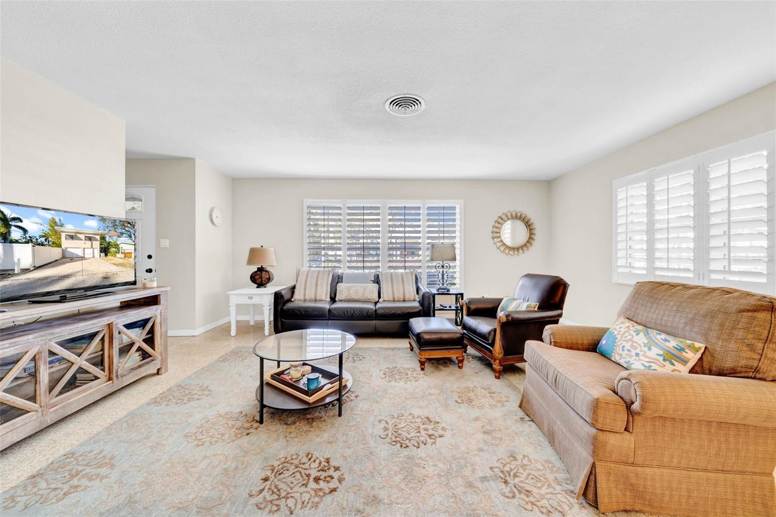 Image 5 of 40 For 216 21st Avenue Ne