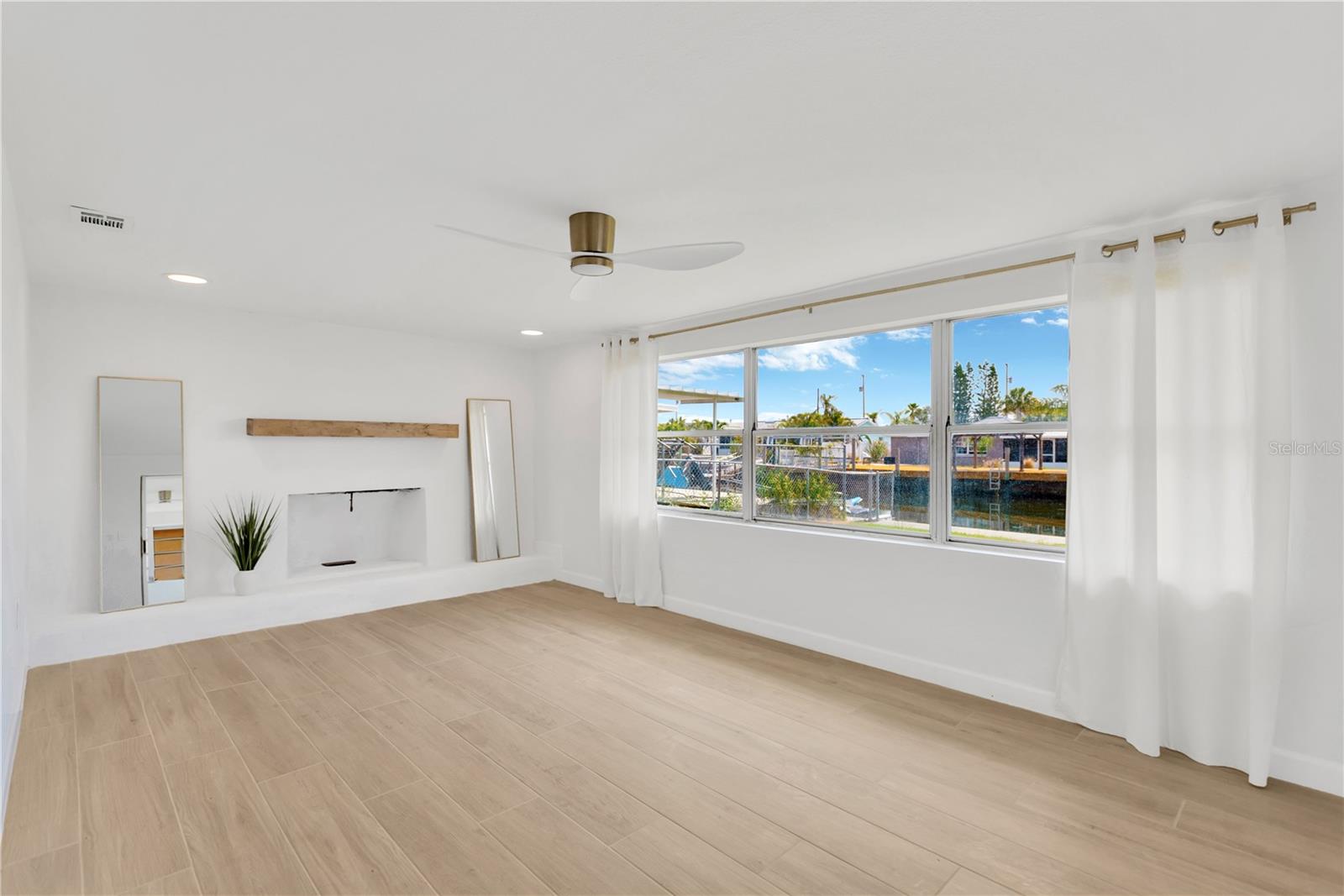 Listing photo id 9 for 13612 Veronica Drive