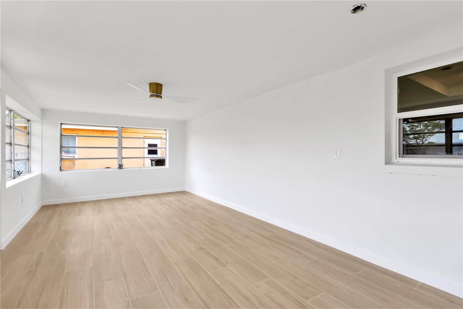 Listing photo id 12 for 13612 Veronica Drive
