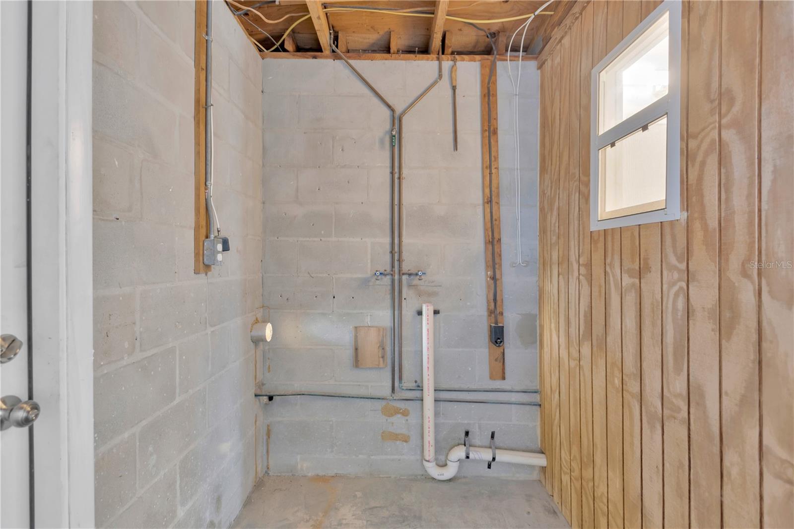 Listing photo id 15 for 13612 Veronica Drive