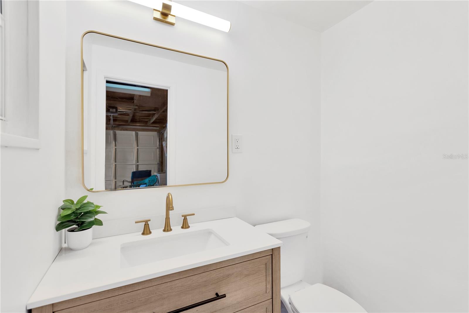 Listing photo id 16 for 13612 Veronica Drive
