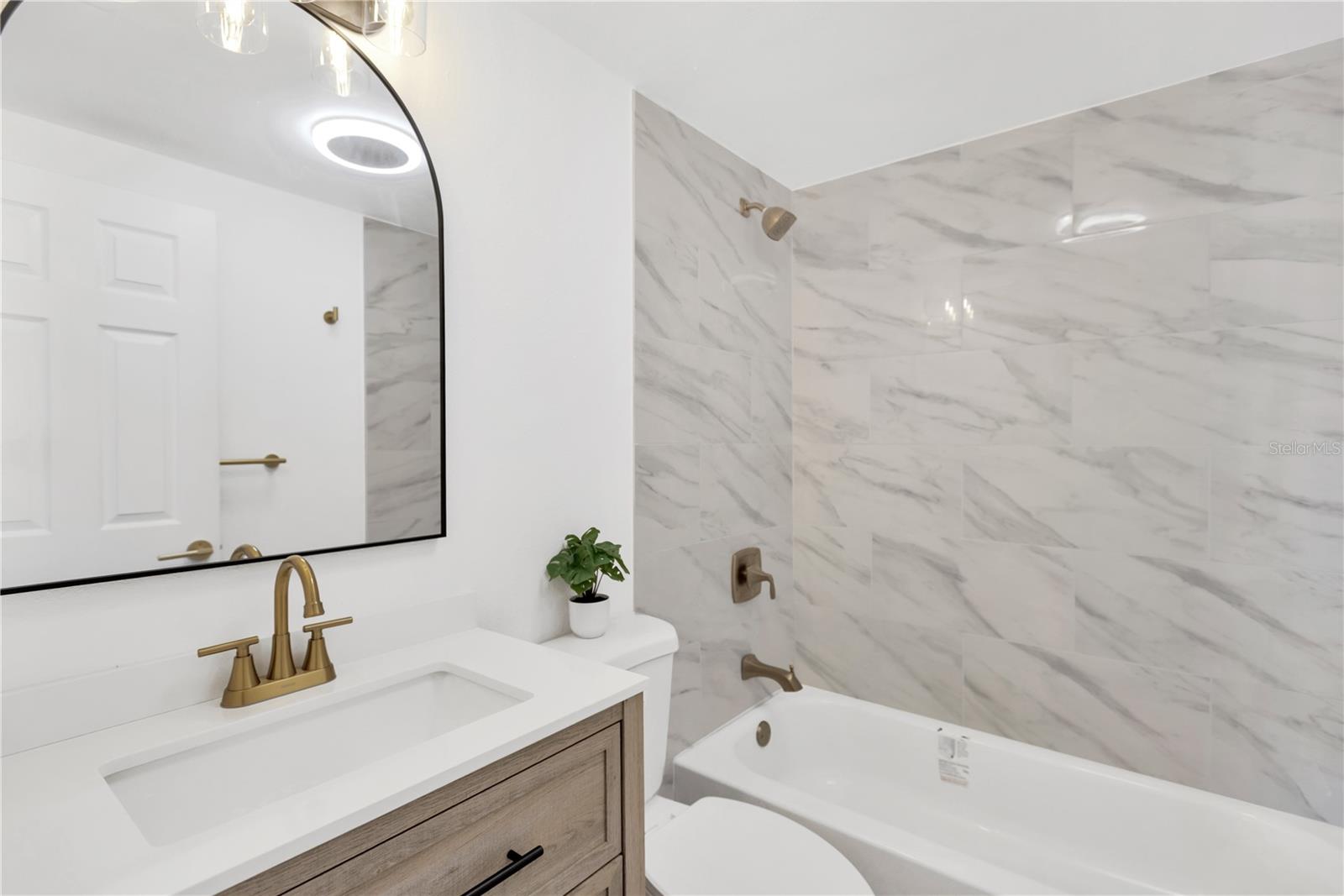 Listing photo id 19 for 13612 Veronica Drive