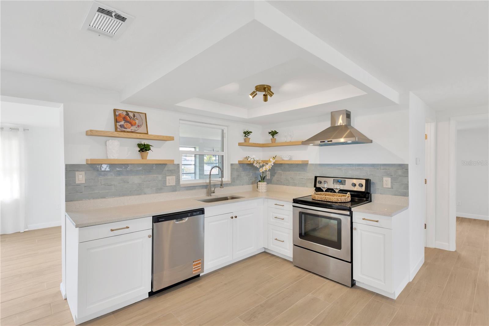 Listing photo id 5 for 13612 Veronica Drive