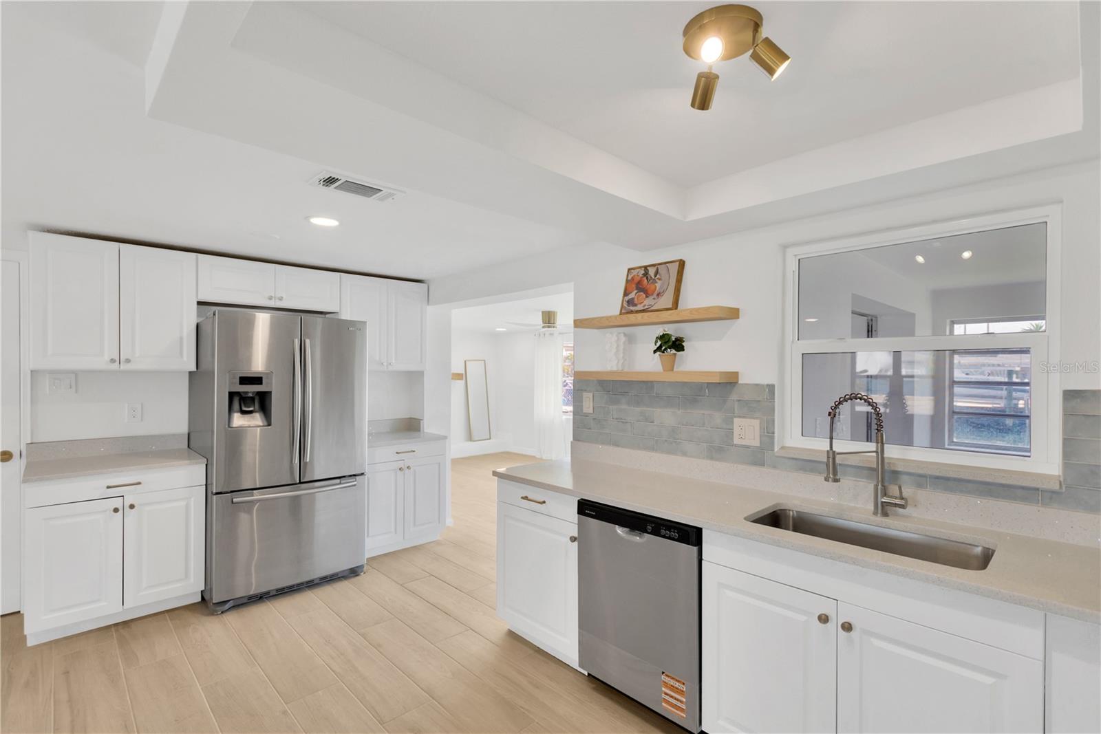 Listing photo id 6 for 13612 Veronica Drive