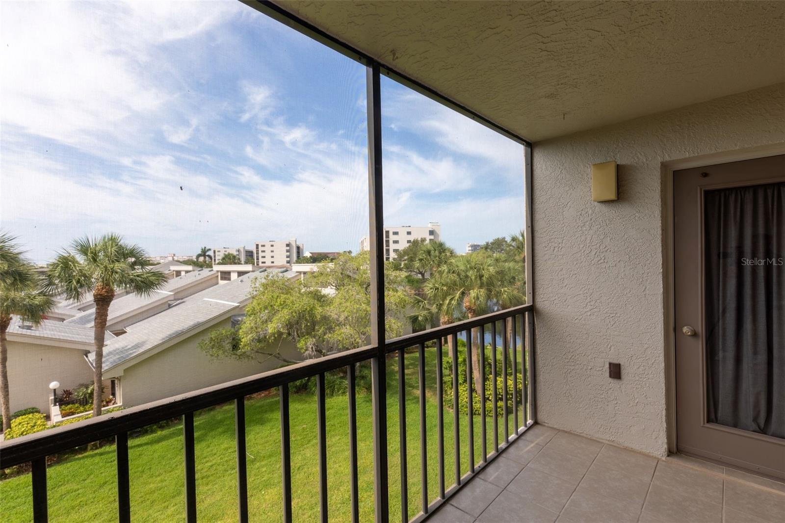 Image 15 of 50 For 1316 Pasadena Avenue S 303