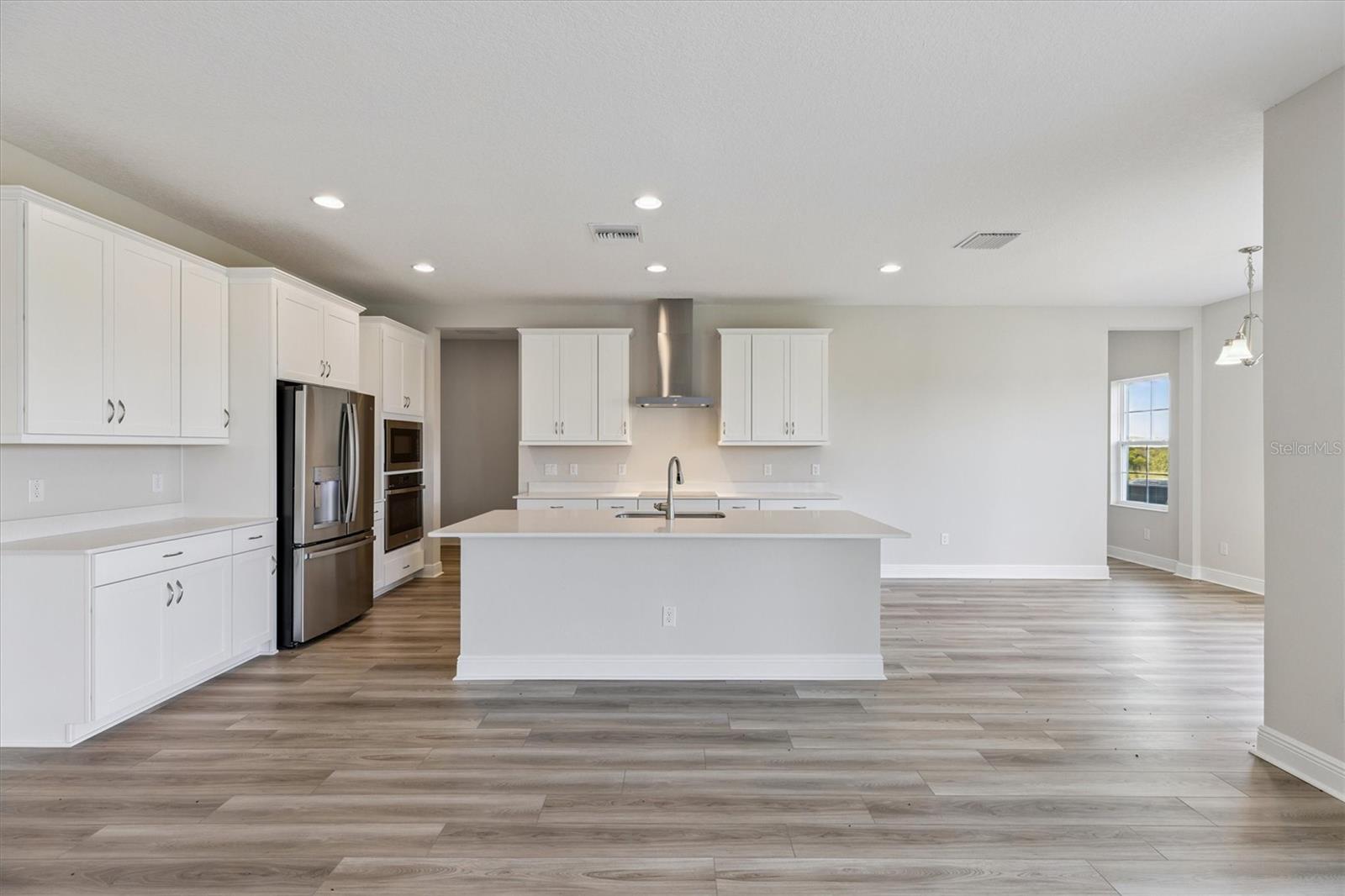 Listing photo id 11 for 9699 Surrey Rose Drive