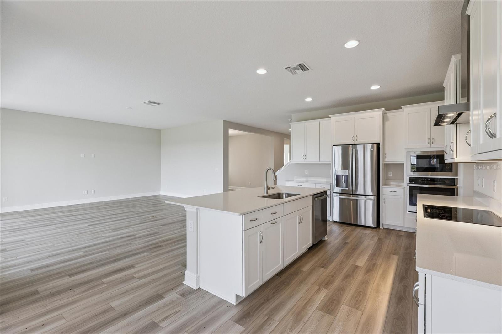 Listing photo id 12 for 9699 Surrey Rose Drive