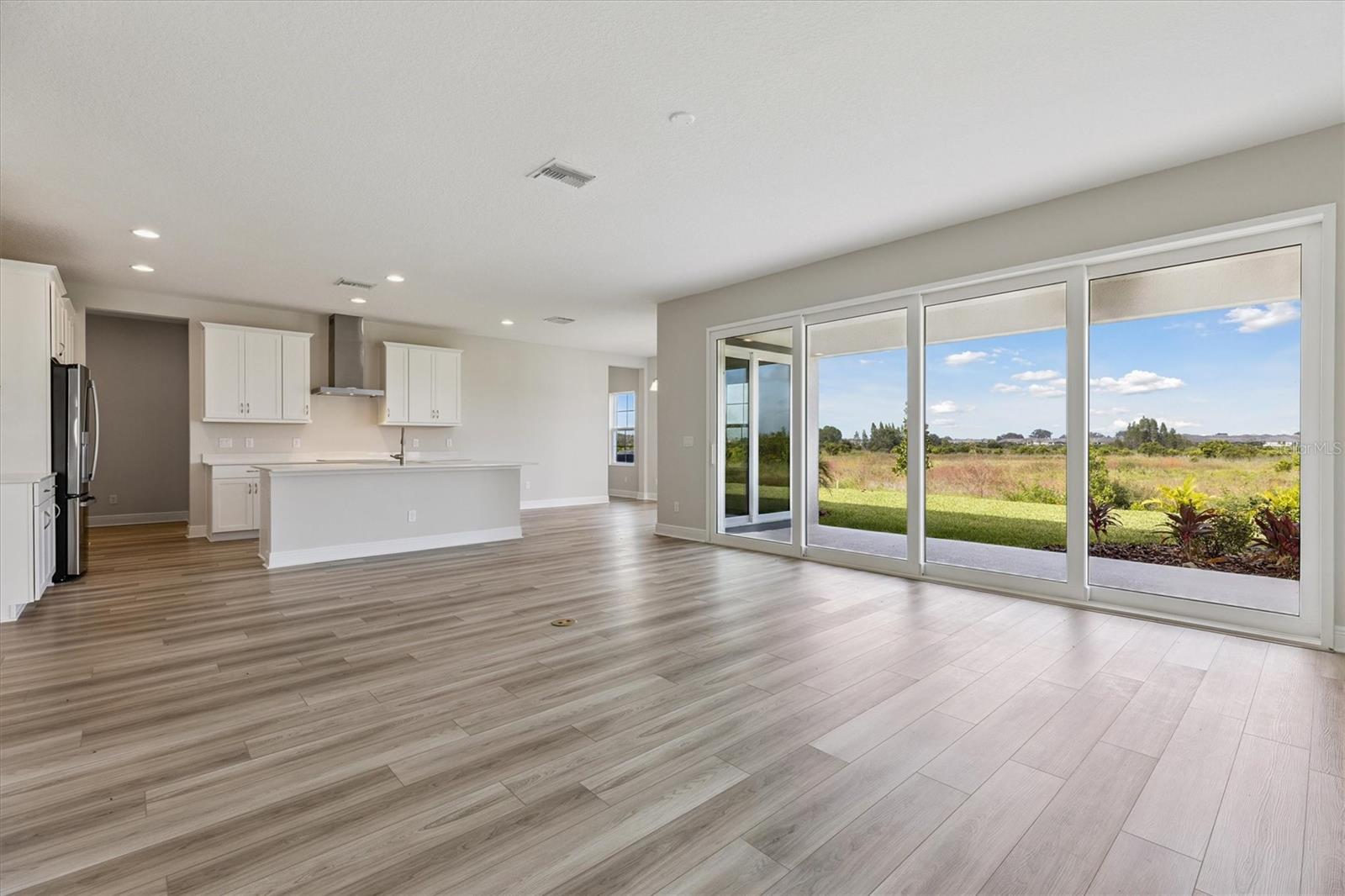 Listing photo id 13 for 9699 Surrey Rose Drive