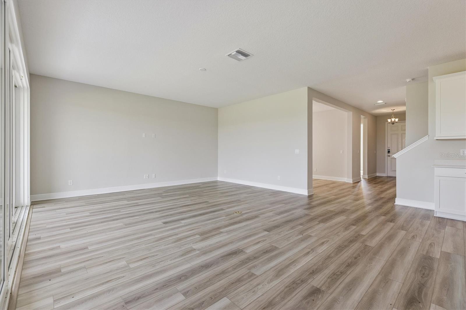 Listing photo id 14 for 9699 Surrey Rose Drive