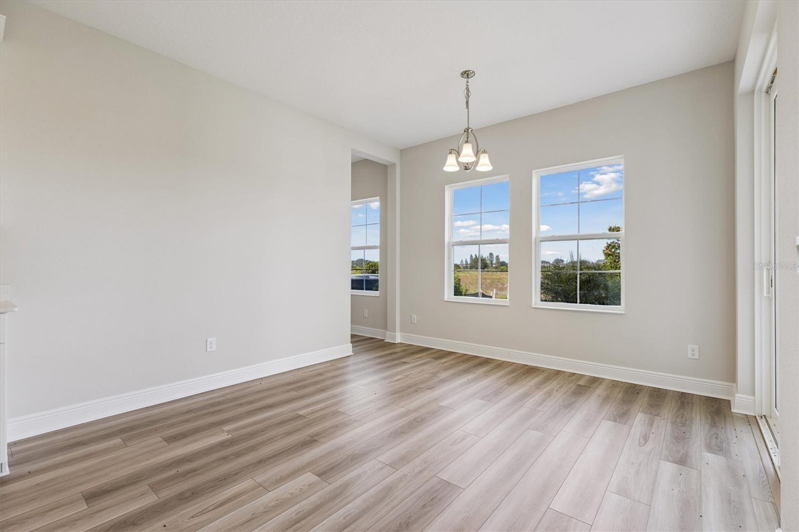 Listing photo id 15 for 9699 Surrey Rose Drive