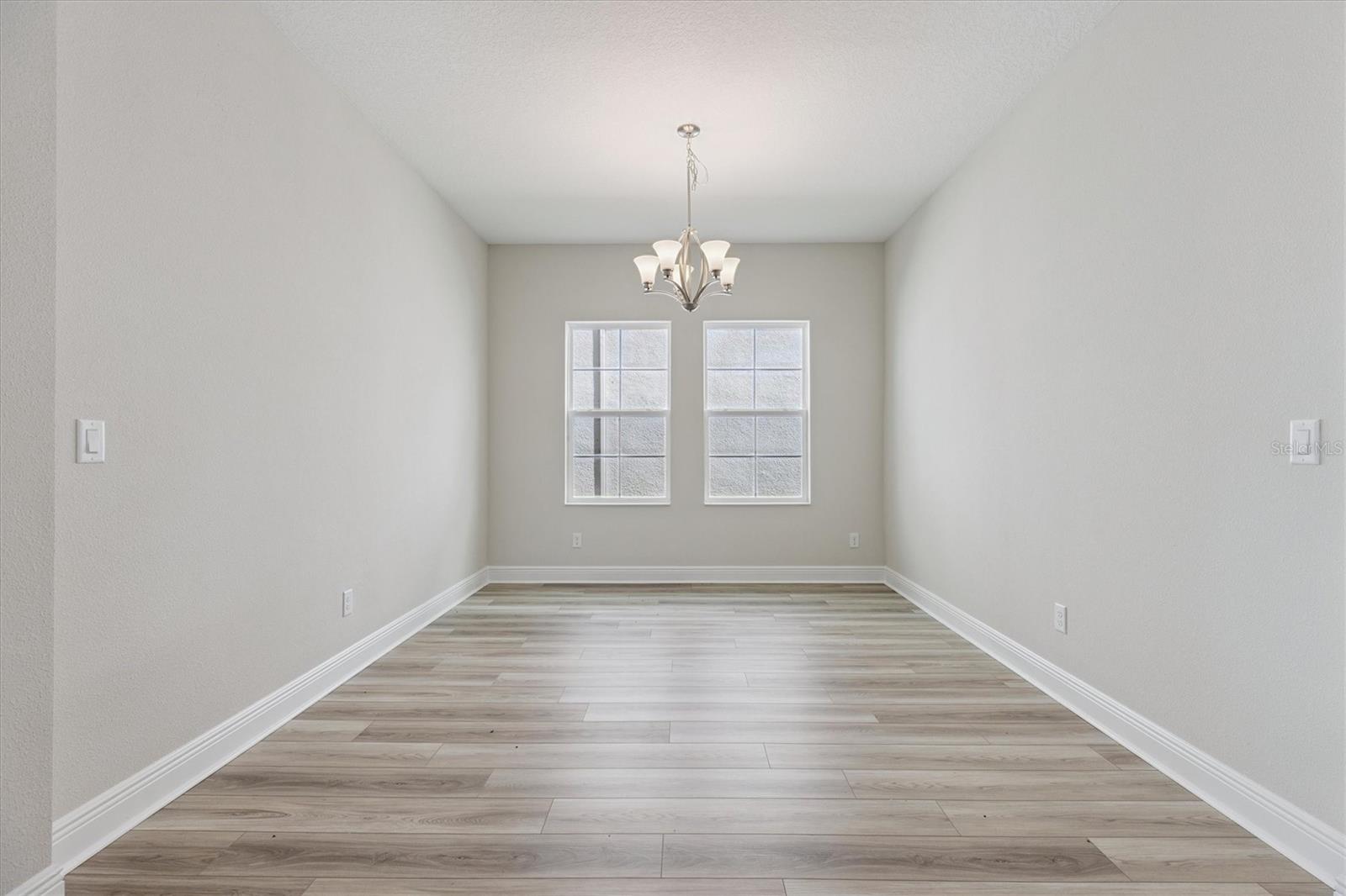 Listing photo id 16 for 9699 Surrey Rose Drive