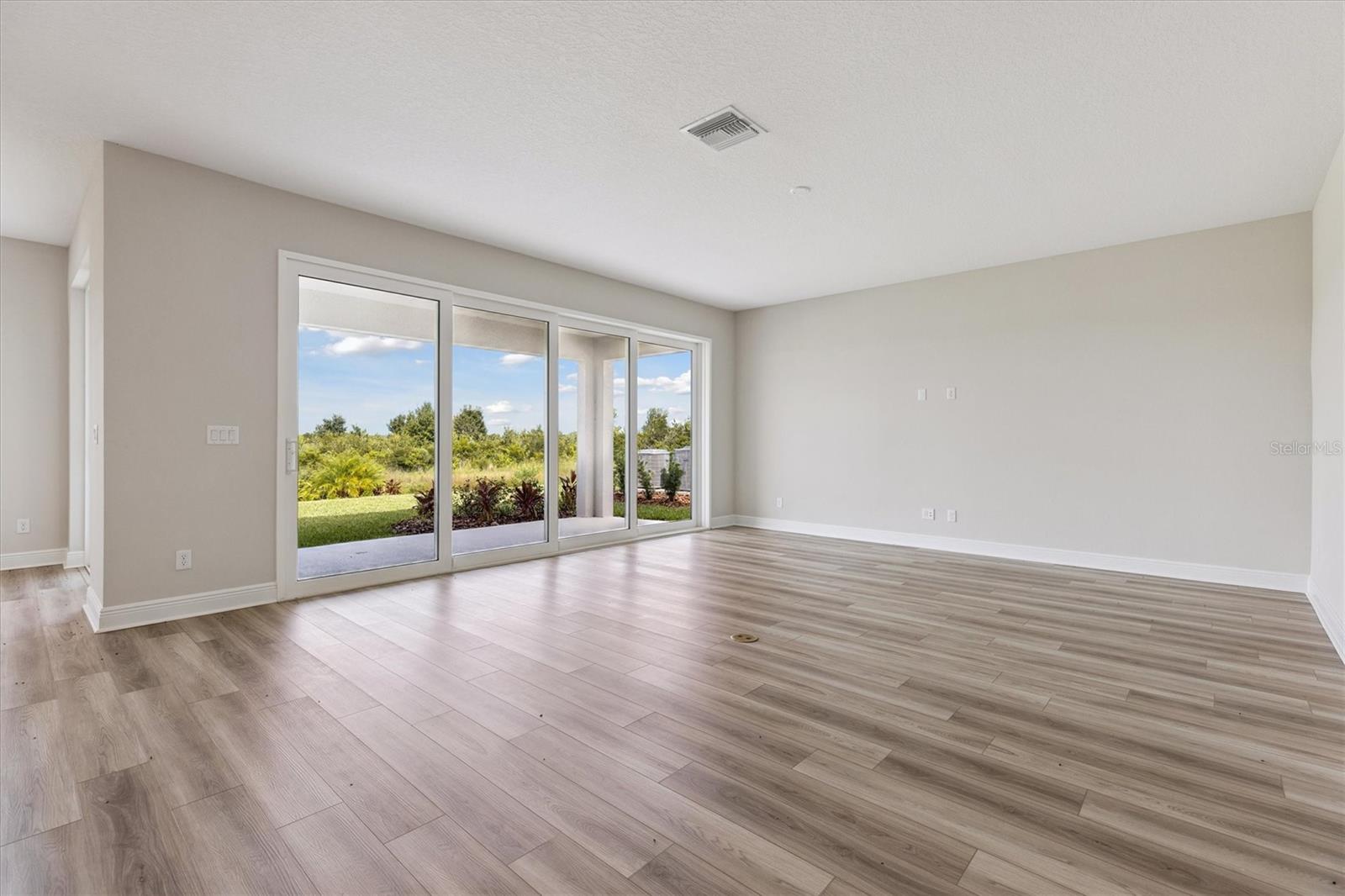 Listing photo id 1 for 9699 Surrey Rose Drive