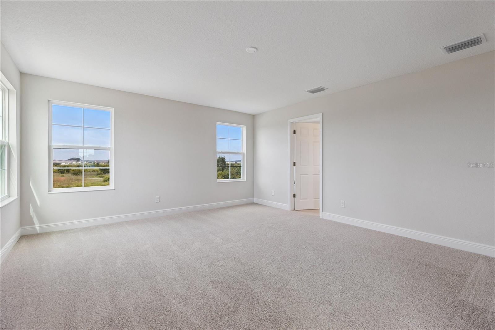 Listing photo id 2 for 9699 Surrey Rose Drive