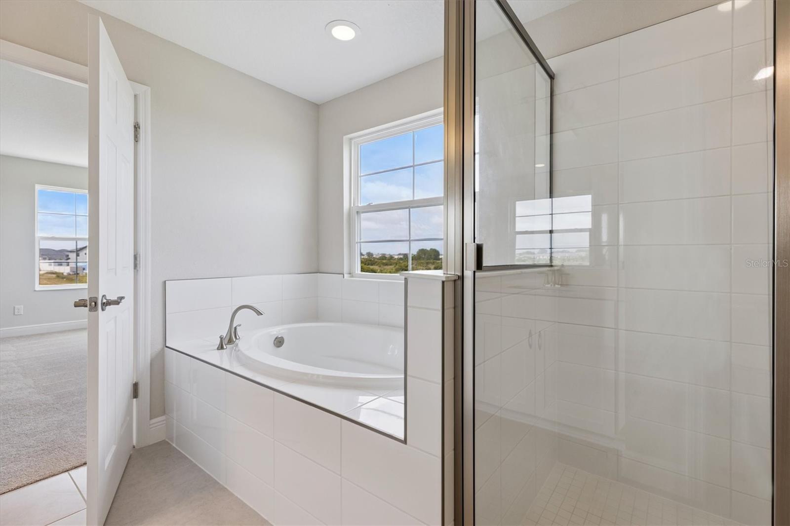 Listing photo id 6 for 9699 Surrey Rose Drive