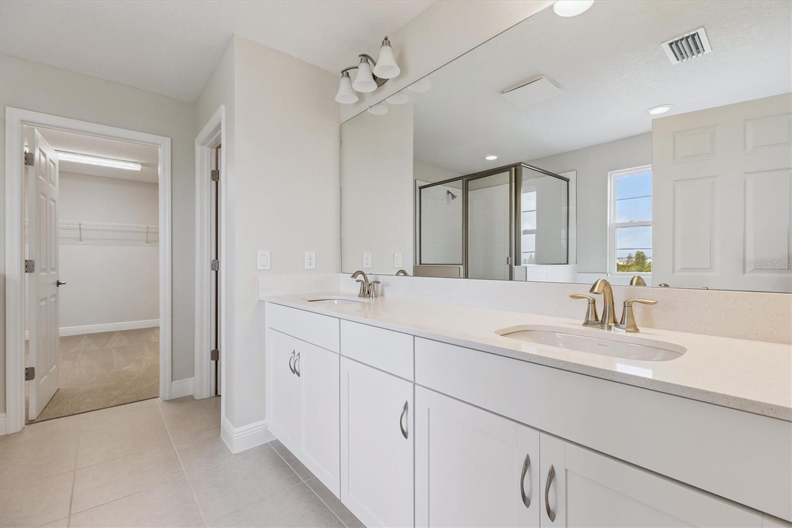 Listing photo id 7 for 9699 Surrey Rose Drive