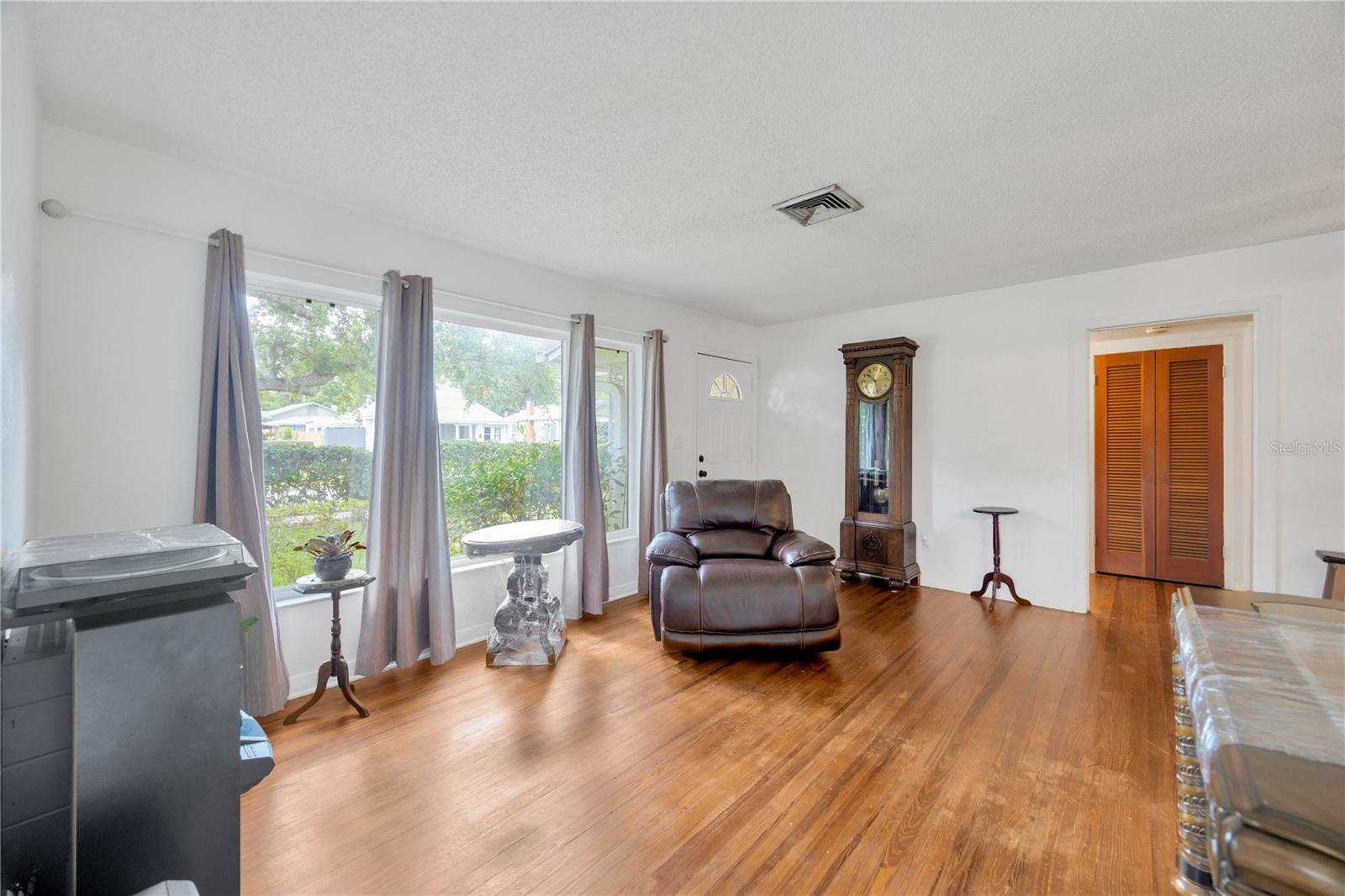 Image 12 of 52 For 509 Walker Street