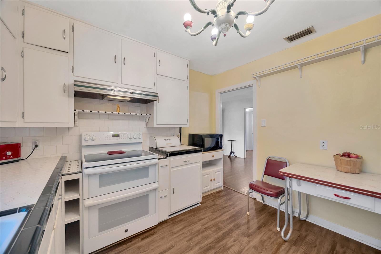Image 14 of 52 For 509 Walker Street