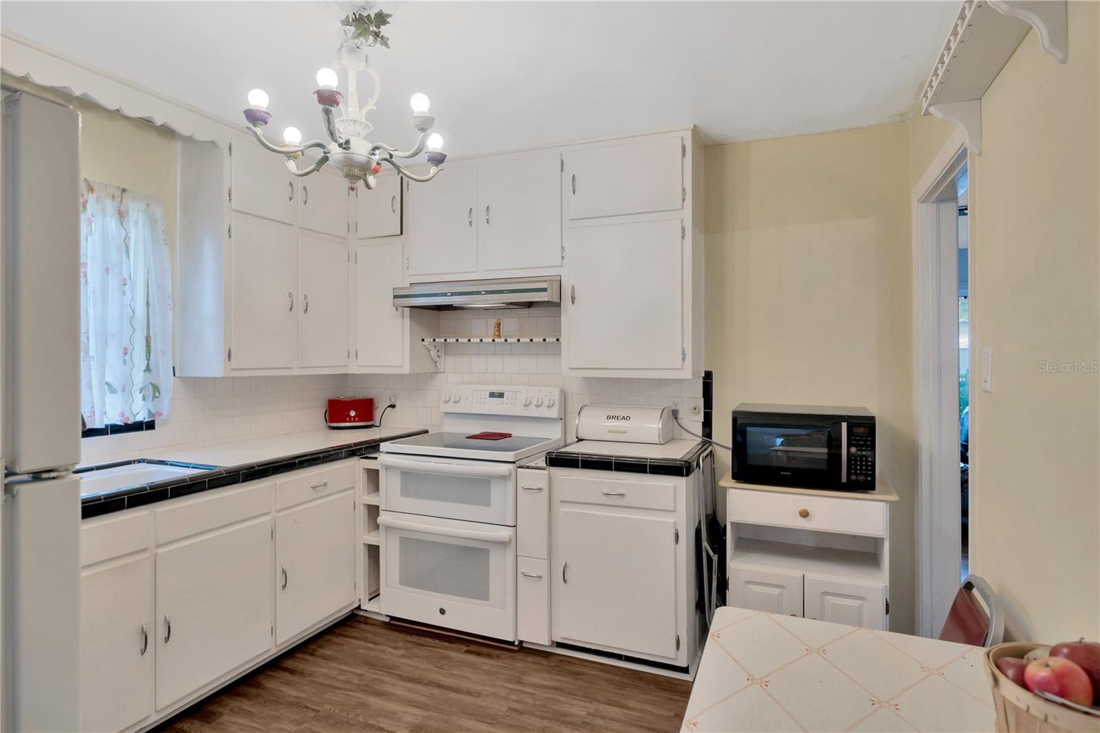 Image 15 of 52 For 509 Walker Street