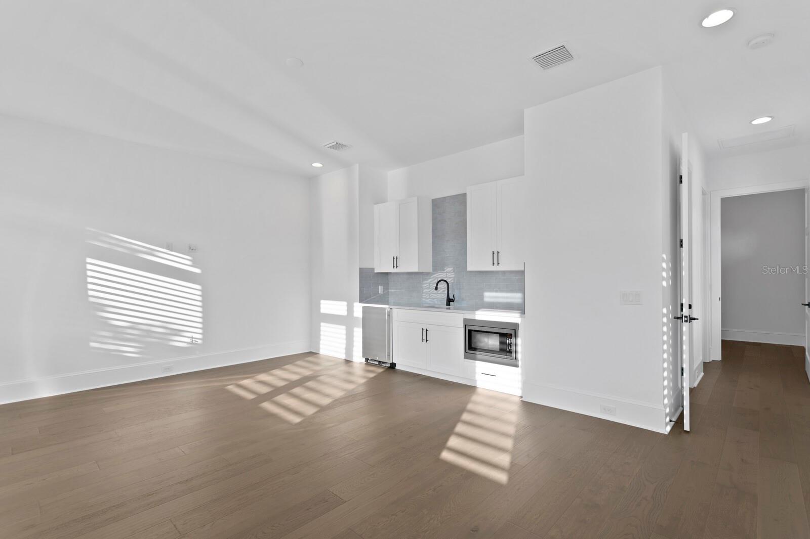 Image 72 of 100 For 429 Erie Avenue