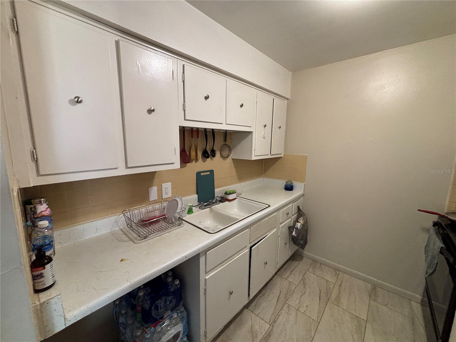 Listing photo id 7 for 5901 Gibson Avenue
