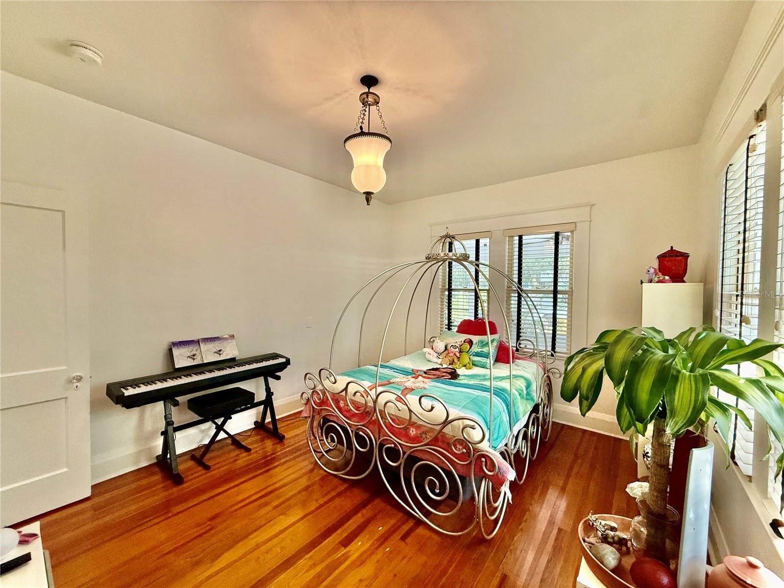 Image 21 of 38 For 1213 Henry Avenue