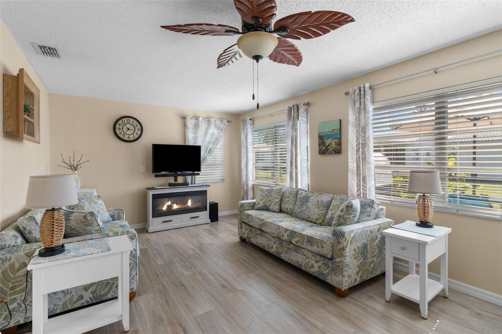 Image 17 of 54 For 9743 36th Way N 4
