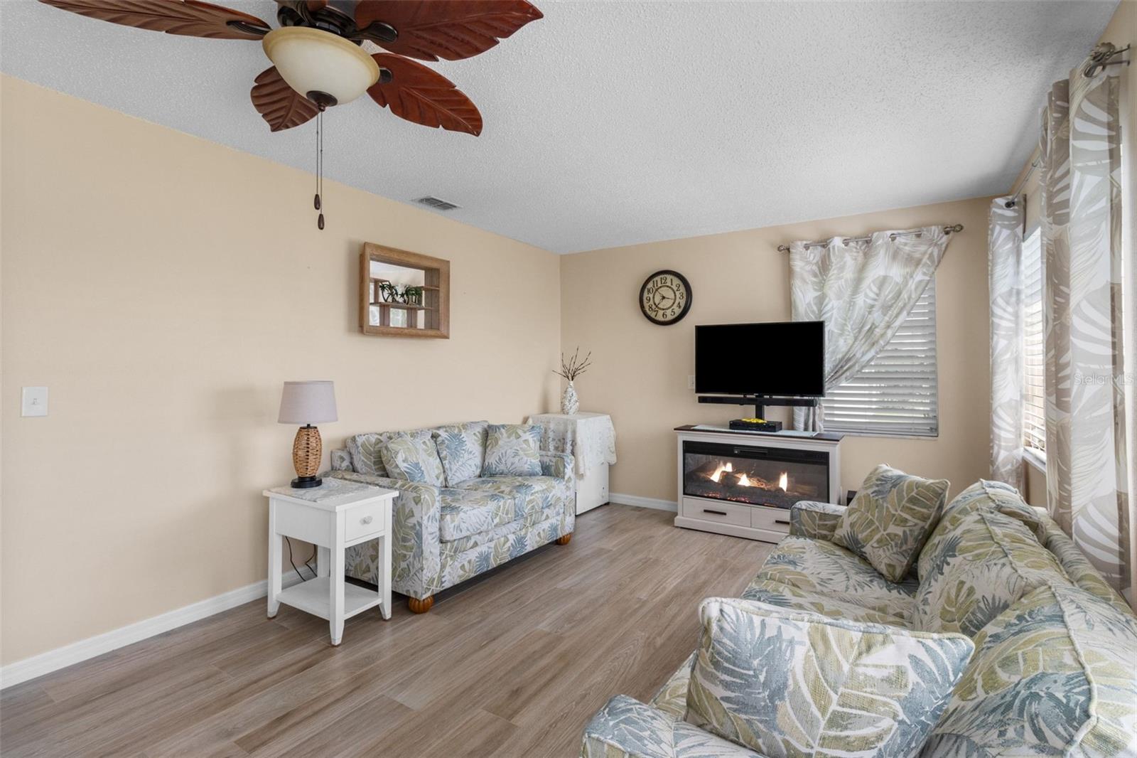 Image 18 of 54 For 9743 36th Way N 4